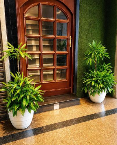 Status Business Hotel in Kanpur