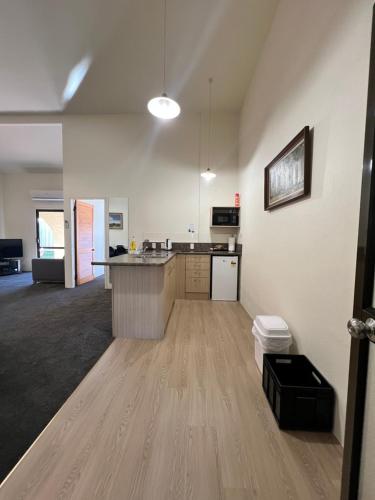 Captains Quarters Motor Inn in كامبريدج