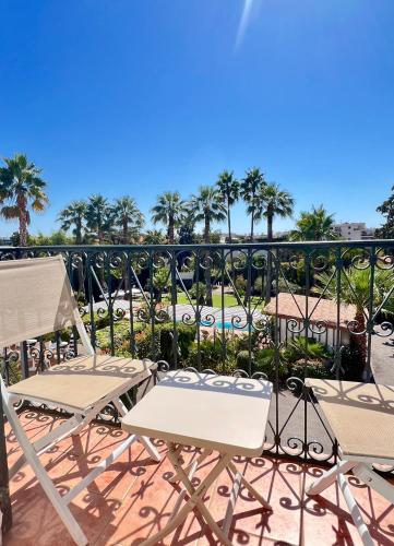 Balcony/terrace, Hotel des Mimosas in Le Fournel