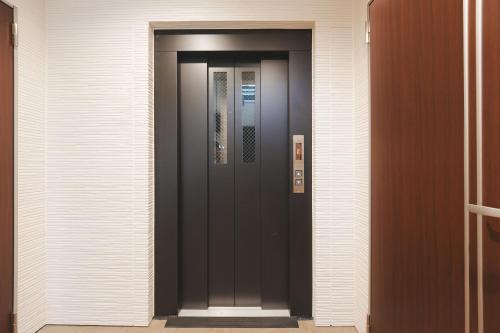 如意301 全新电梯公寓 可住4人 交通方便 步行车站3分钟 in Nishinari Ward