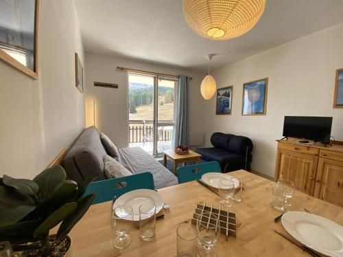 Résidence Les Issarts - Bel appartement au pied des pistes de Superdévoluy MAE-8094