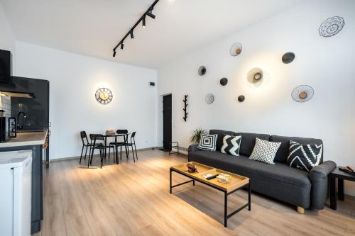 Old Town Superior Apartment by MRG - image 5