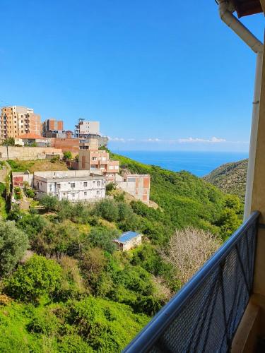 T2 spacieux avec vue mer et montagne 7 personnes residence securisee in Bejaia