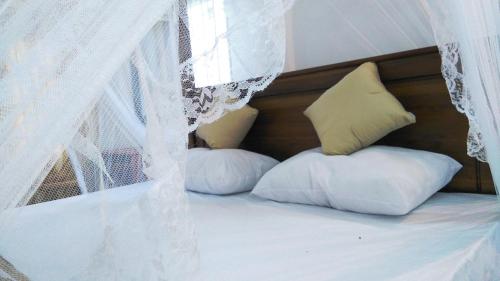 1 king bed, 1 double bed