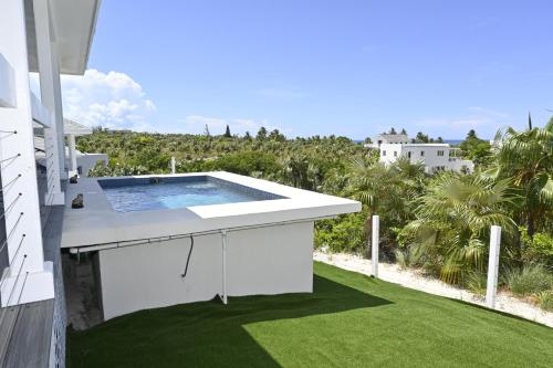 Sapphire Cottage - Brand New Beach Villa with Pool home in North Palmetto Point