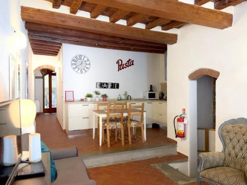 Historic apartment with private courtyard in Santa Croce