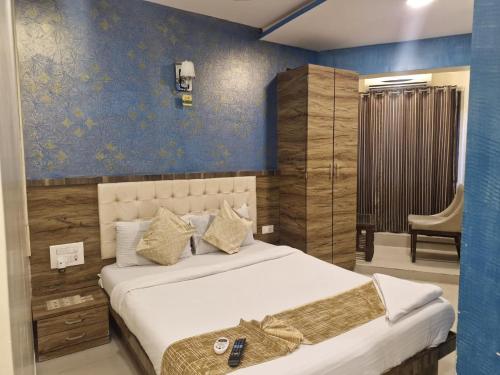 Hotel Western Court in Boisar