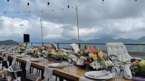 レストラン, Monte Hotel in グダウリ