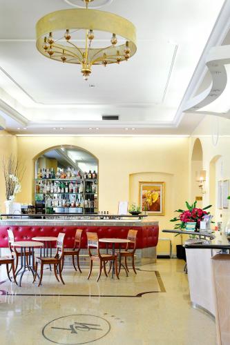 bar/salon, Hotel Terminal in Milano