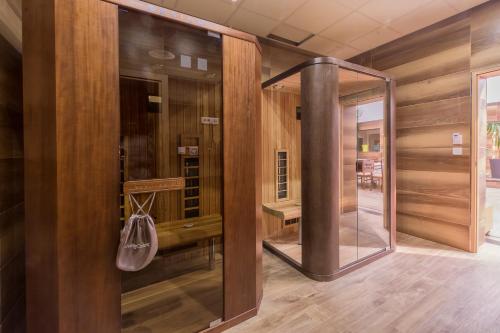 ساونا, Hotel Lirak in تيتوفو