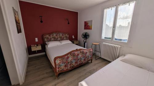1 double bed, 1 twin bed