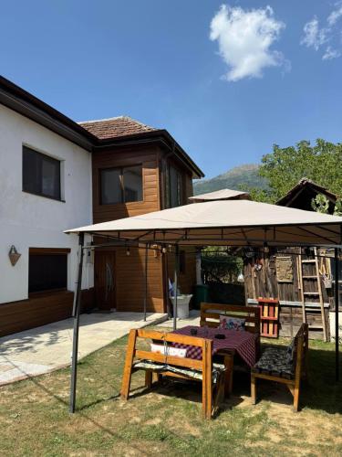 Guesthouse VOTRA in تيتوفو
