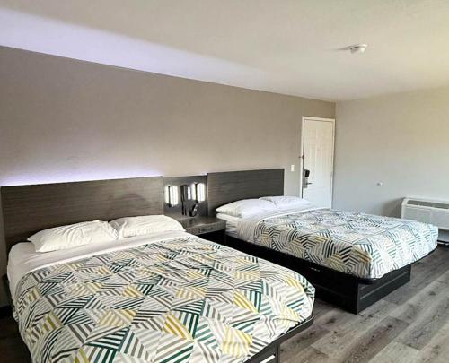 2 double beds
