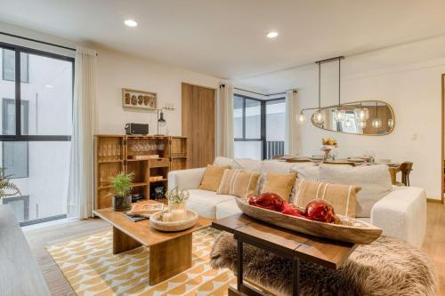Chic 2BR in Condesa Rooftop Pool Fast WiFi