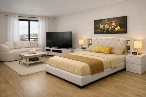 Small bright retreat - free parking