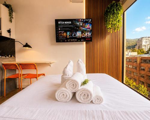 Loft in Chicó WTC 97 with 11, Fast WiFi, parking