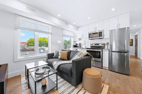 New Group Suite in Leslieville with Laundry, AC & Heat - StayStreet Suites