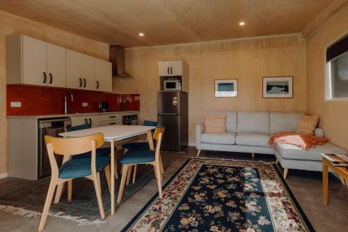 Tremorne Stay - the ultimate cosy couple cottage in Inglewood