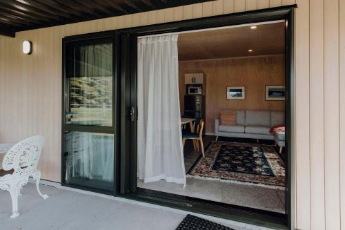 Tremorne Stay - the ultimate cosy couple cottage in Inglewood