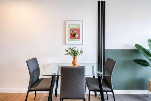 Newtown Tranquility Spacious 2-Bedroom Apartment in Newtown