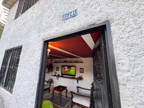 Private Colonial House in San Antonio - image 3