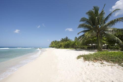 playa, Modern Beachfront Luxury with Pool - Palm Beach 110 in St Matthias