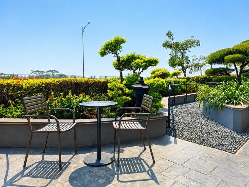 Garden, Osaka Apartment PIK2 in PIK2