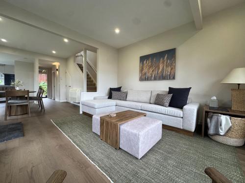 2 bedrooms, 5 beds