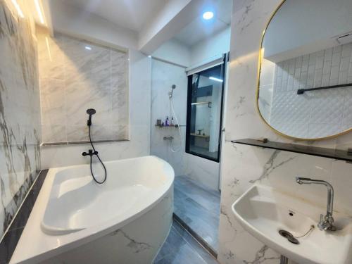 Shower, Irich Theparak S101 - BTS-Chang Erawan 2kms in Muaeng / Paknam