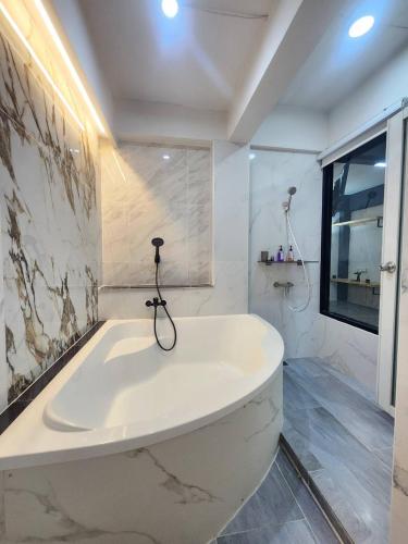 Shower, Irich Theparak S101 - BTS-Chang Erawan 2kms near Mueang Samut Pu Chao Saming Phrai Hospital