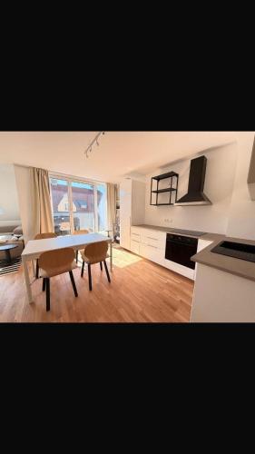 Sonnige möblierte 3-Zimmer-Dachgeschosswohnung in München