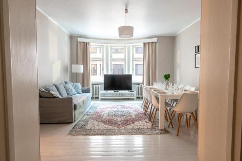 2ndhomes Bright Spacious 5 BR Apartment in the Center, Helsinky