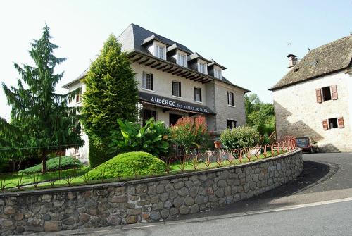 Auberge des Ruines de Merle - Accommodation - Saint-Cirgues-la-Loutre