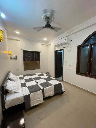 Leela Homestay-Varanasi-Two BHK luxury apartment - image 4