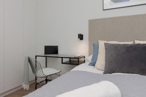 Comfortable Apartment and Studio with Parking and Access to Fitness Gym and Sauna by Noclegi Renteres - image 3