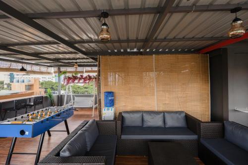 Balcony/terrace, Loop by Zolo Ramaiah, Bangalore in Rajajinagar