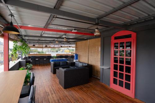 Balcony/terrace, Loop by Zolo Ramaiah, Bangalore in Rajajinagar