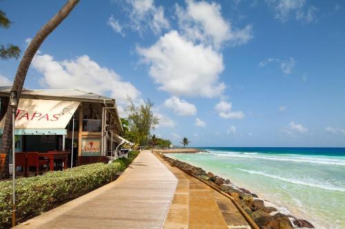 Oppposite Beach with Pool - Margate 4 - image 3
