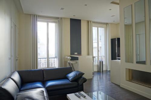 Rue Lincoln - Paris 8 - 2080