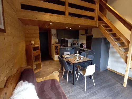 Appartement cosy 5 pers, proche piste ski, balcon vue montagne - FR-1-467-26