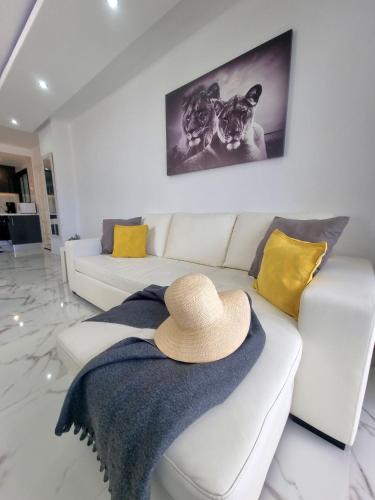 Playa Torviscas 2-Bed, 2-Bath Apartment with Pools & Jacuzzi