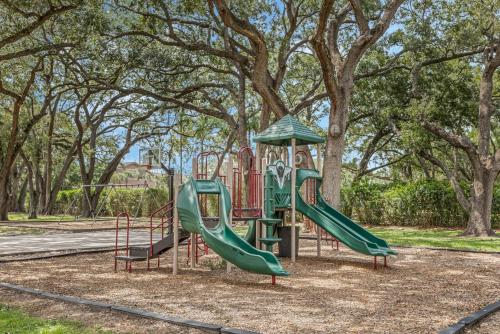 New Listing! - 10 Mins to Disney! - image 4