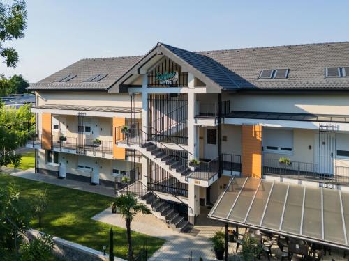 外部景觀, Safari Hotel in 賽格德