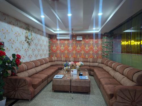 로비, Hotel Dev Inn in 당가디
