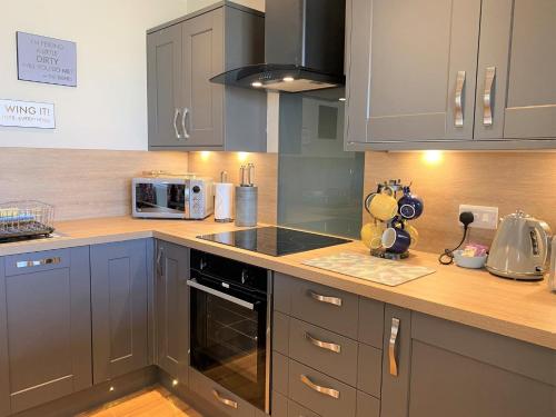 Partridge at Rossie Ochil Estate Cottages with Hot Tub, Perthshire in Форганденні