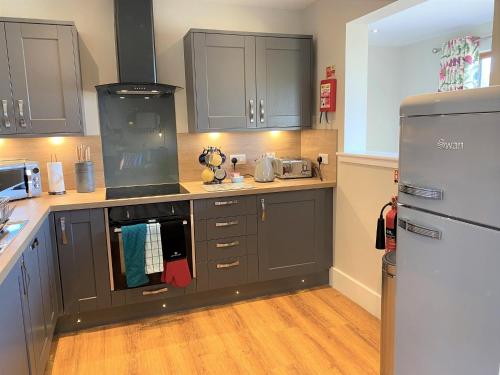 Partridge at Rossie Ochil Estate Cottages with Hot Tub, Perthshire in Форганденні