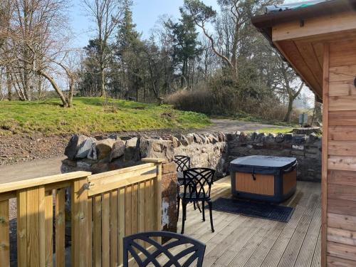 Partridge at Rossie Ochil Estate Cottages with Hot Tub, Perthshire in Форганденні