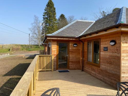 Pheasant at Rossie Ochil Estate Cottages with Hot Tub, Perthshire in Форганденні