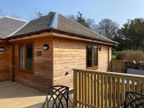 Pheasant at Rossie Ochil Estate Cottages with Hot Tub, Perthshire in Форганденні