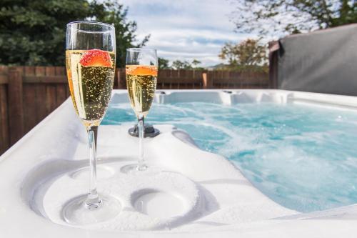 Keepers at Rossie Ochil Estate Cottages with Hot Tub, Perthshire in Форганденні